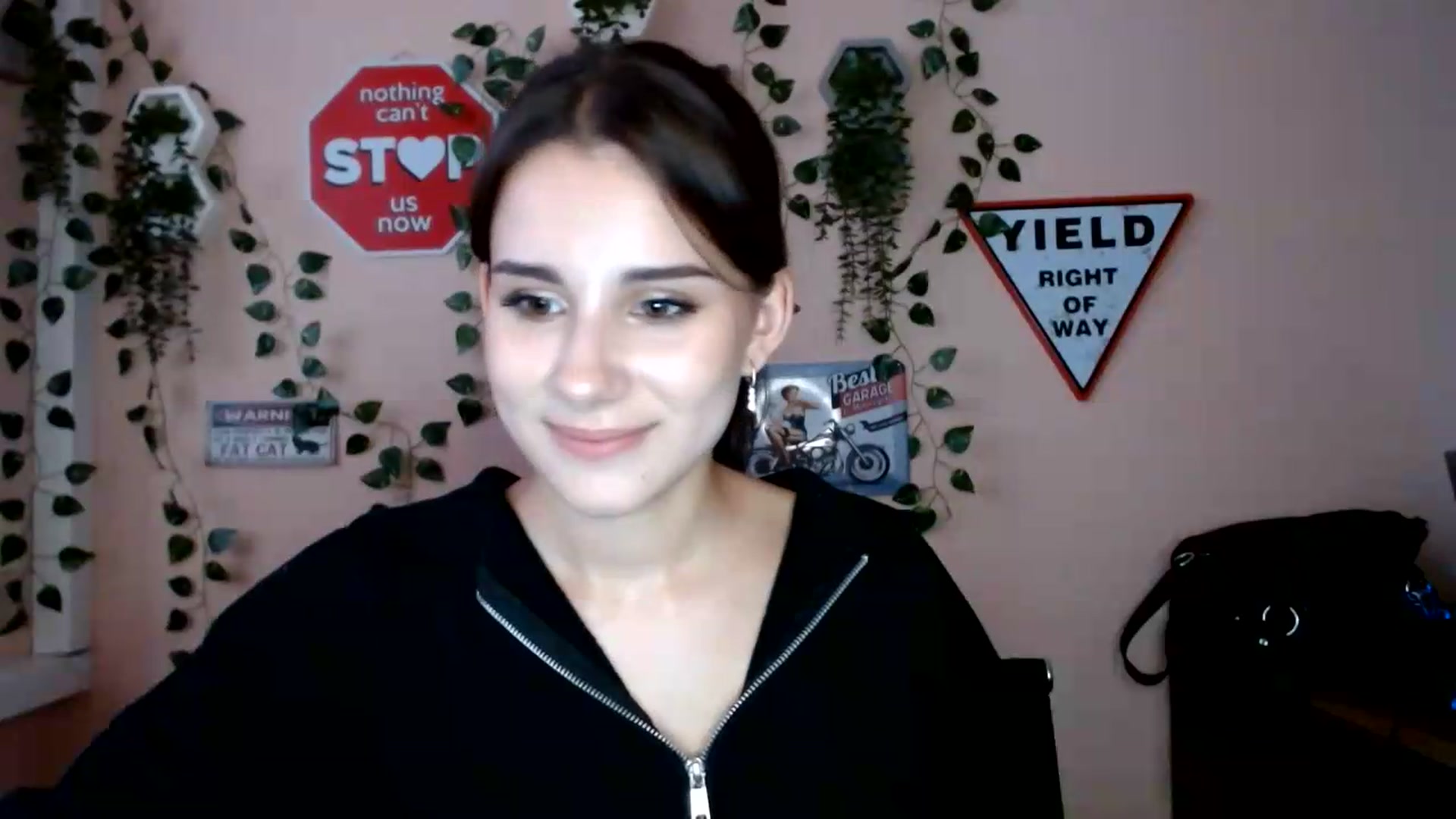 Gallery image thumbnail from Sangria_'s myfreecams stream on, 08/18/2026, 17:22 image 9 of 20