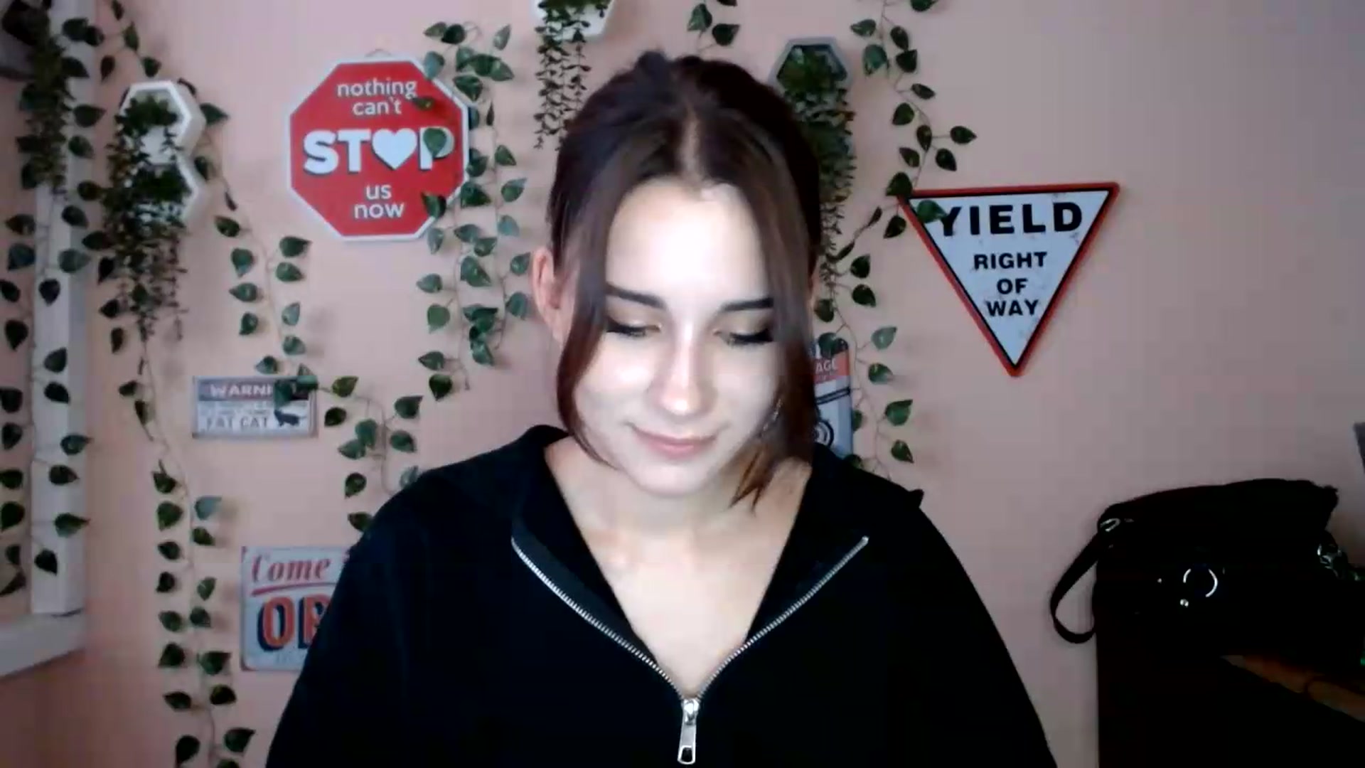 Gallery image thumbnail from Sangria_'s myfreecams stream on, 08/18/2026, 17:22 image 2 of 20