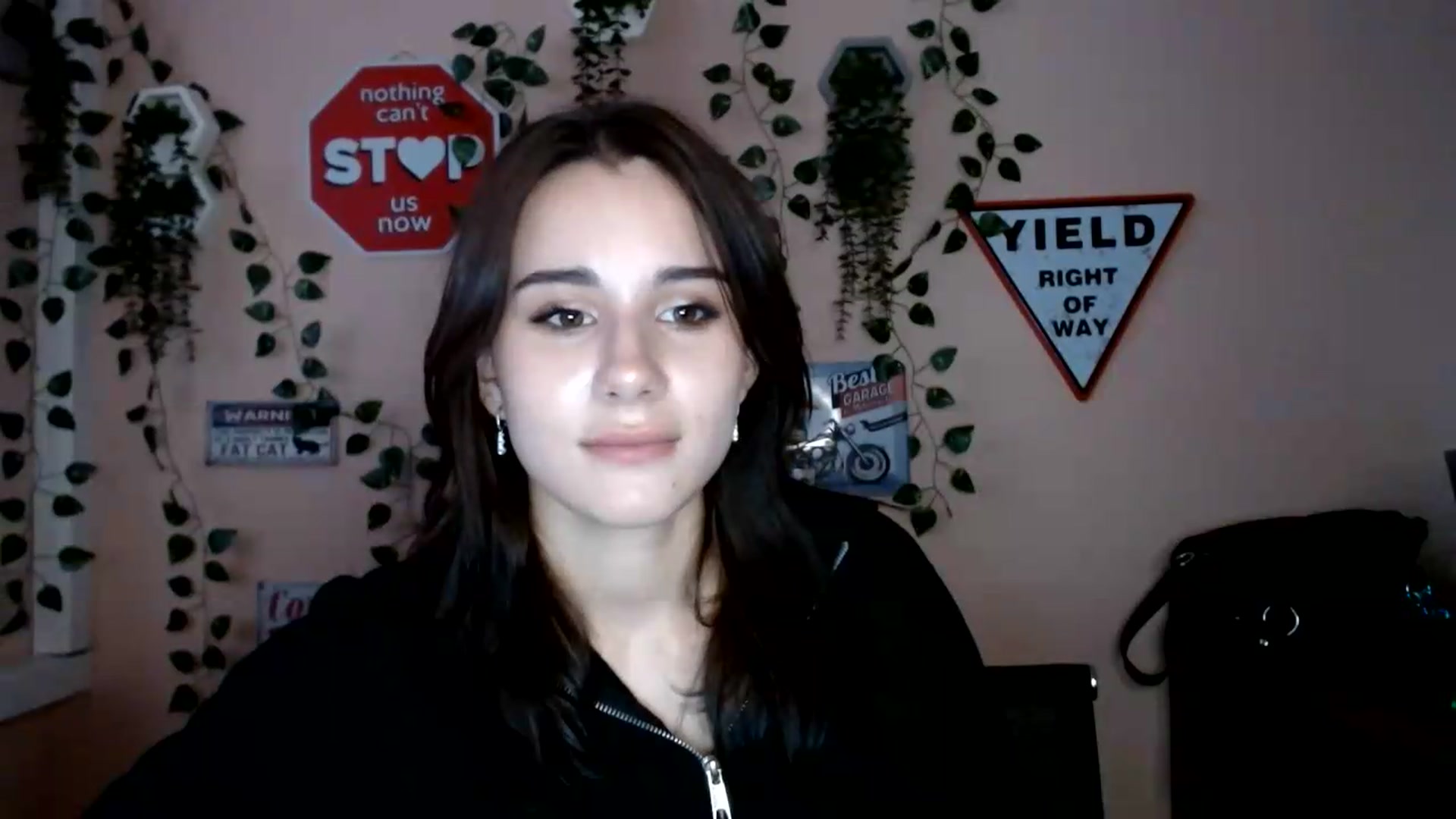 Gallery image thumbnail from Sangria_'s myfreecams stream on, 08/18/2026, 17:22 image 20 of 20