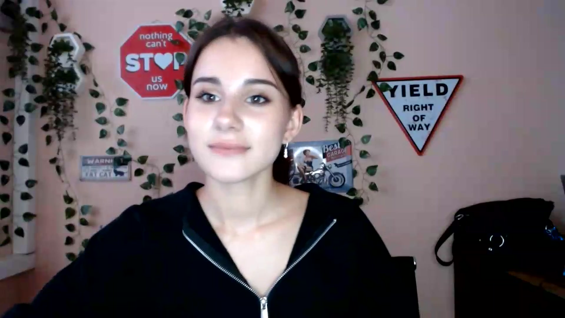 Gallery image thumbnail from Sangria_'s myfreecams stream on, 08/18/2026, 17:22 image 5 of 20