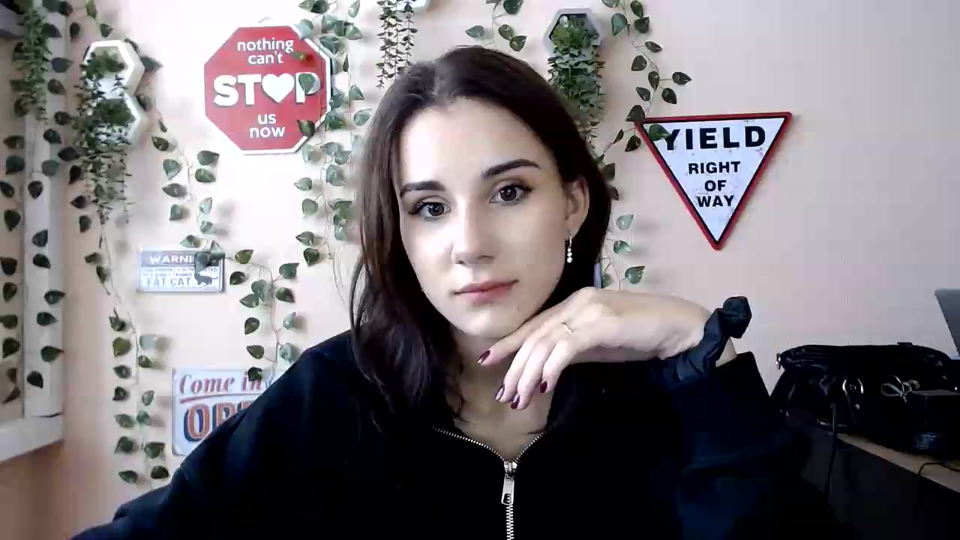 Gallery image thumbnail from Sangria_'s myfreecams stream on, 08/19/2026, 15:18 image 1 of 20
