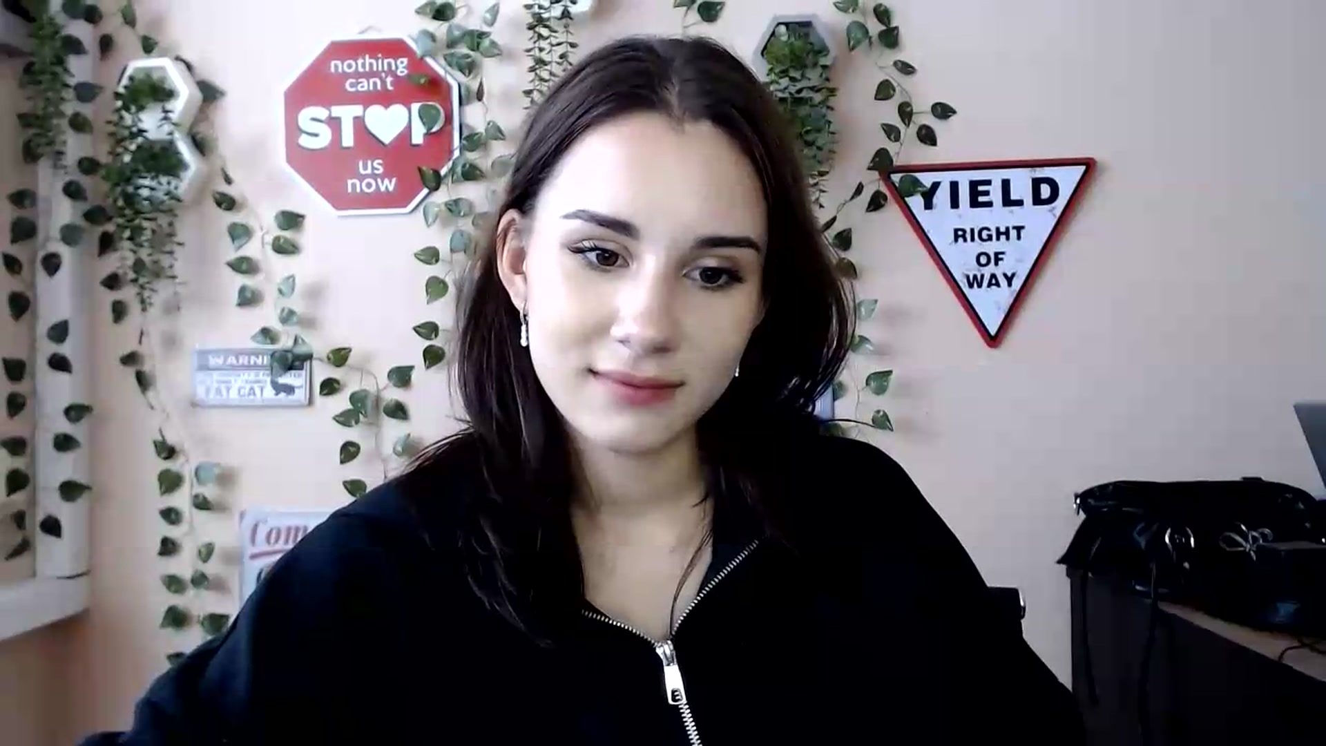 Gallery image thumbnail from Sangria_'s myfreecams stream on, 08/19/2026, 15:18 image 10 of 20