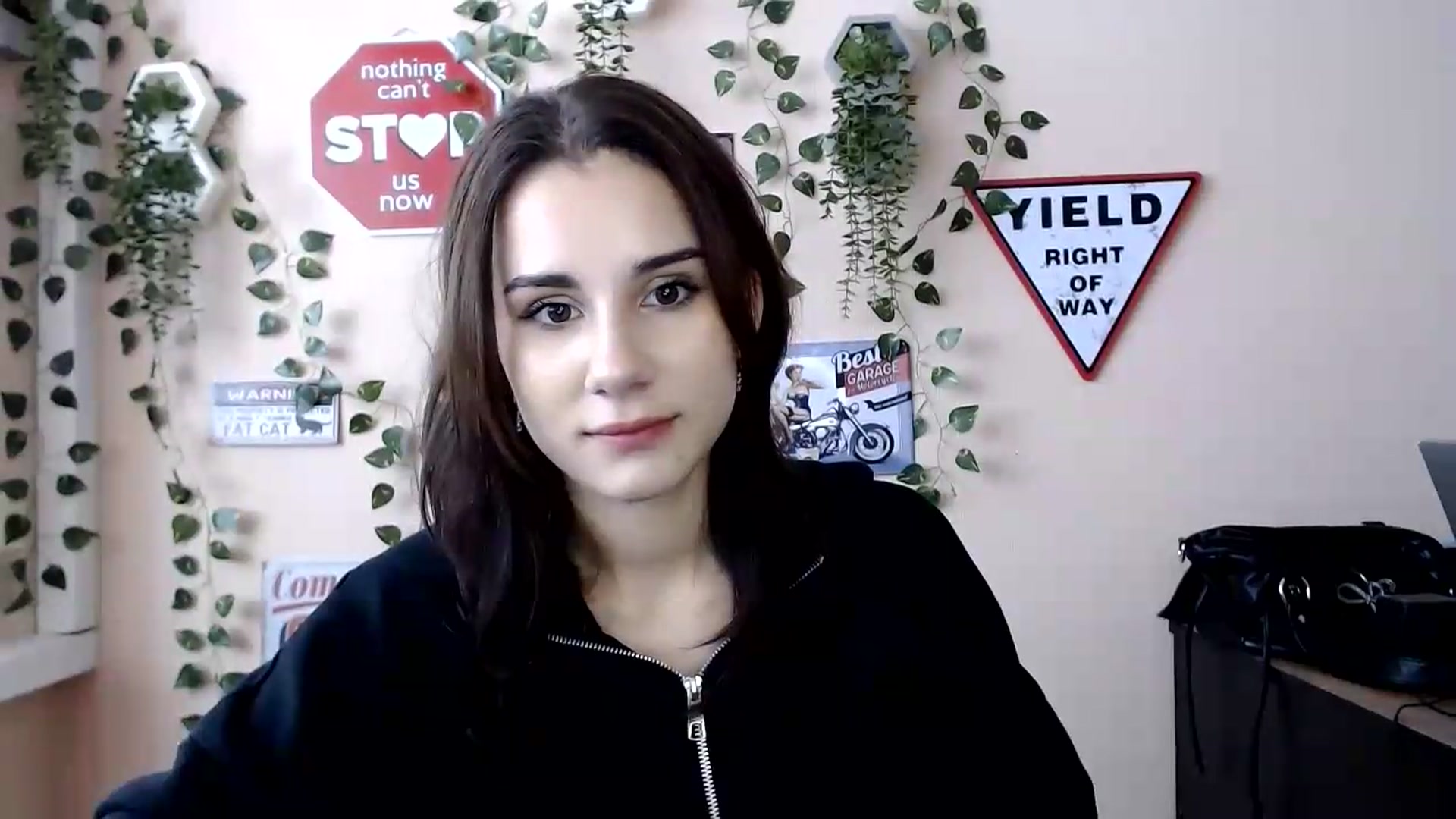 Gallery image thumbnail from Sangria_'s myfreecams stream on, 08/19/2026, 15:18 image 6 of 20