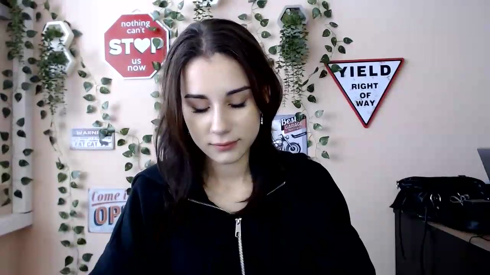 Gallery image thumbnail from Sangria_'s myfreecams stream on, 08/19/2026, 15:18 image 5 of 20