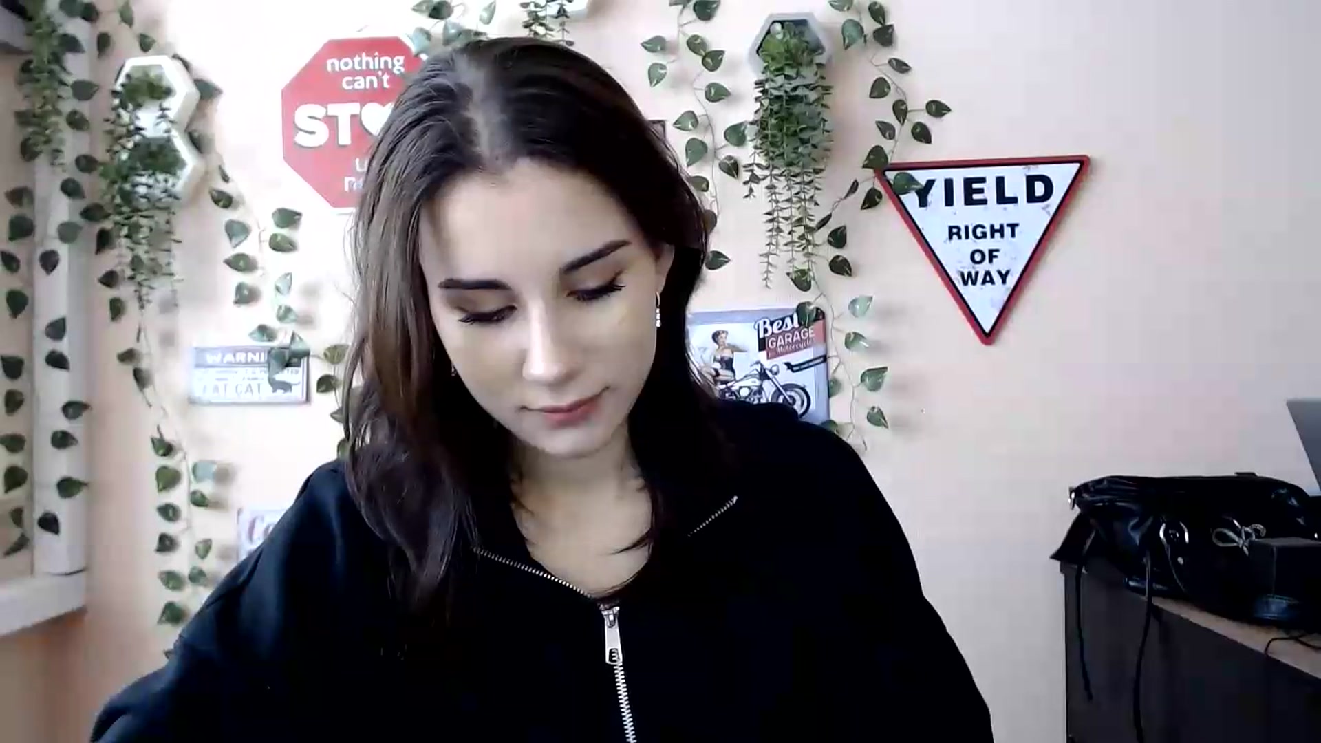 Gallery image thumbnail from Sangria_'s myfreecams stream on, 08/19/2026, 15:18 image 3 of 20