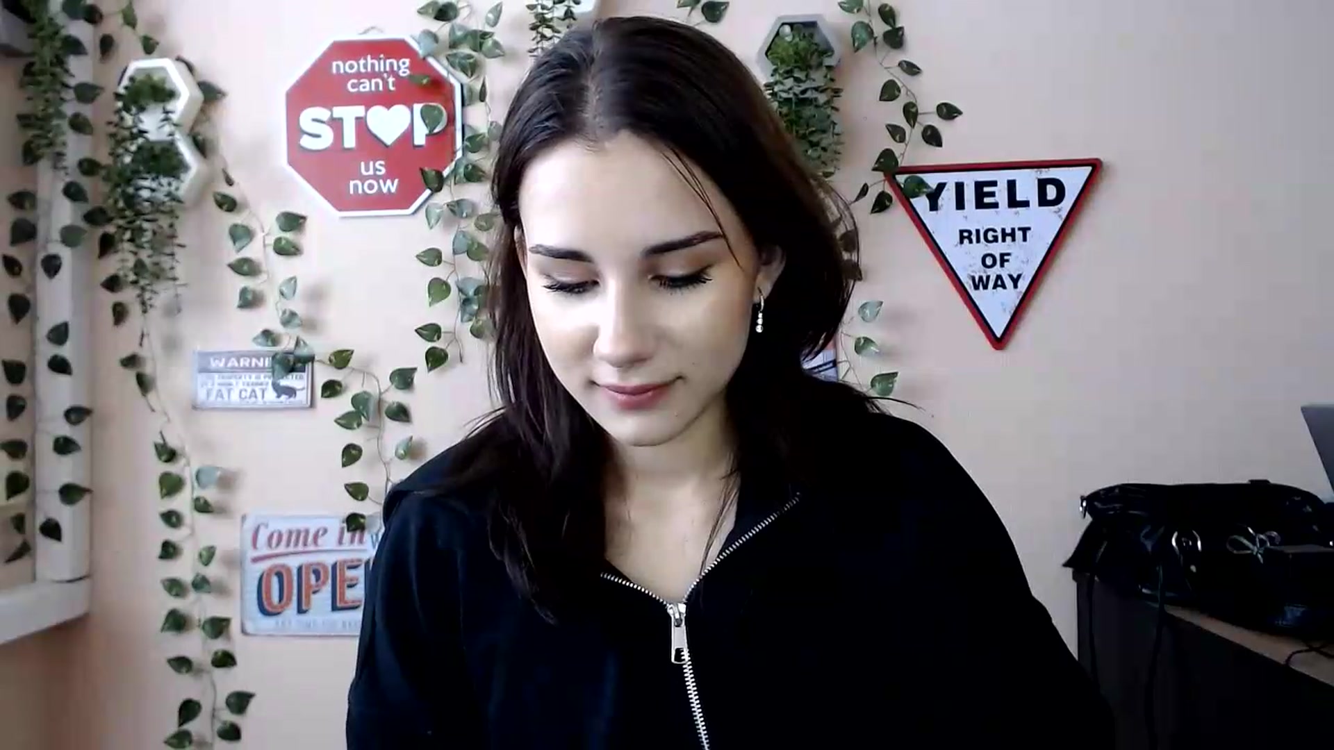 Gallery image thumbnail from Sangria_'s myfreecams stream on, 08/19/2026, 15:18 image 9 of 20
