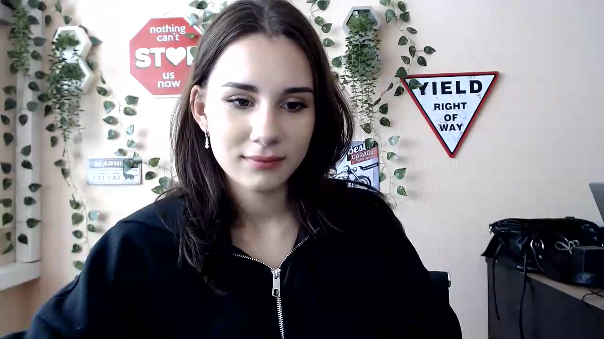 Gallery image thumbnail from Sangria_'s myfreecams stream on, 08/19/2026, 15:18 image 16 of 20