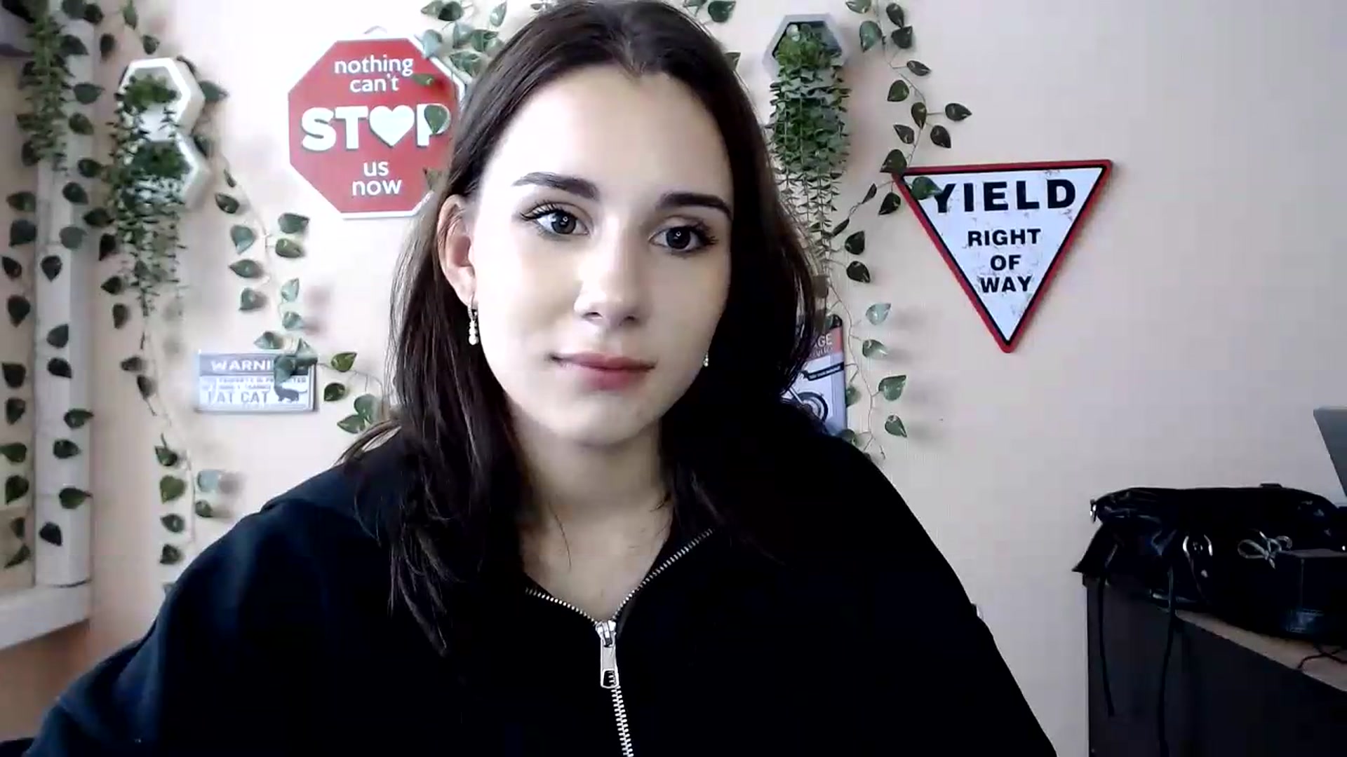 Gallery image thumbnail from Sangria_'s myfreecams stream on, 08/19/2026, 15:18 image 13 of 20