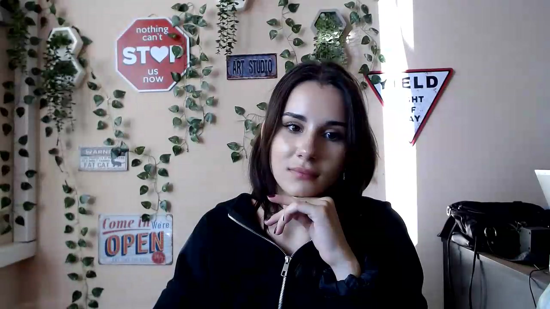 Gallery image thumbnail from Sangria_'s myfreecams stream on, 08/19/2026, 15:59 image 13 of 20