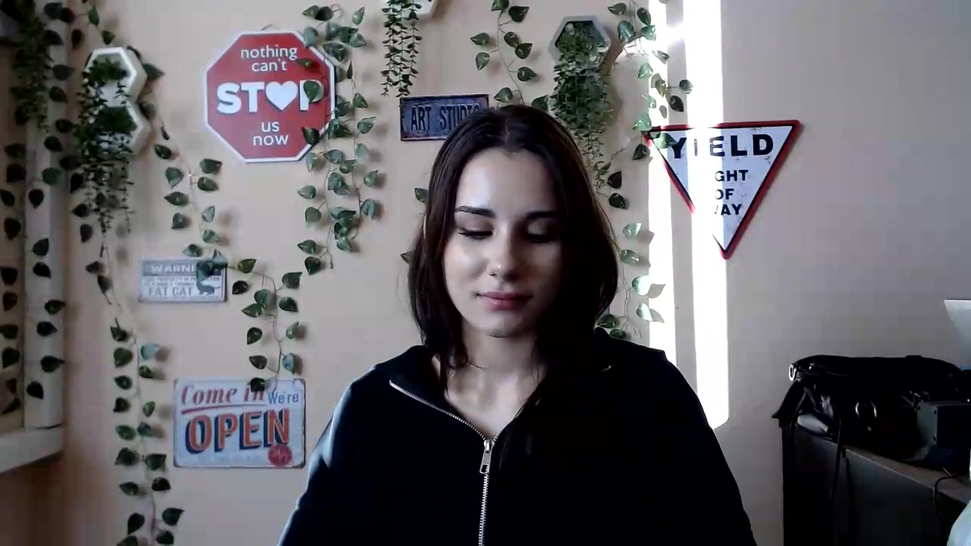 Gallery image thumbnail from Sangria_'s myfreecams stream on, 08/19/2026, 15:59 image 12 of 20