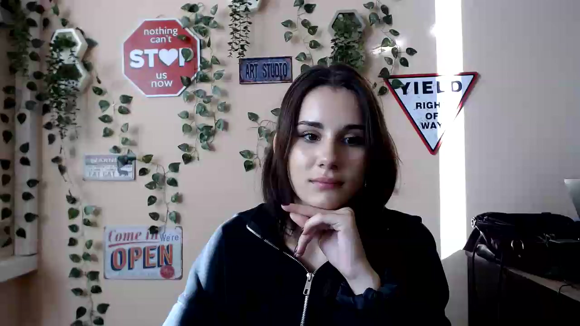 Gallery image thumbnail from Sangria_'s myfreecams stream on, 08/19/2026, 15:59 image 18 of 20
