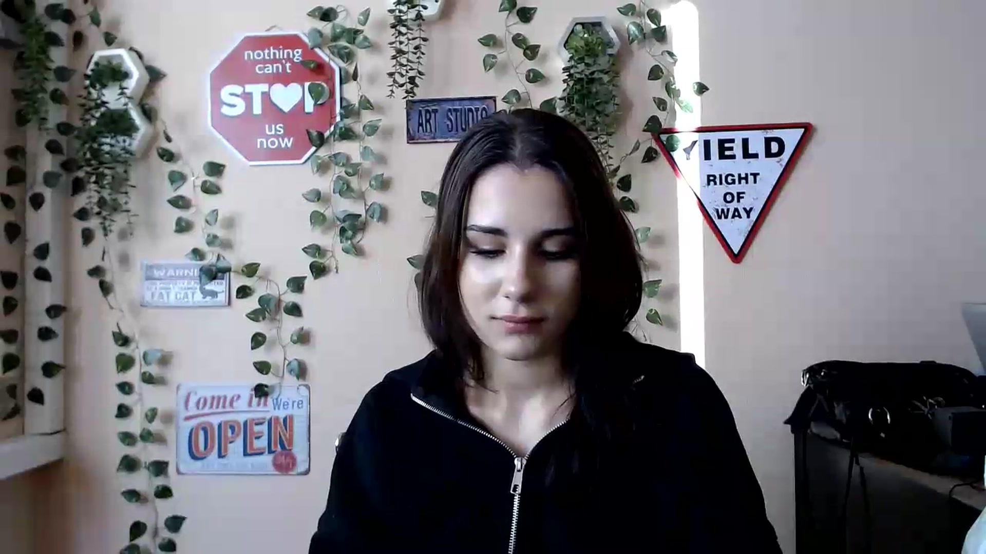 Gallery image thumbnail from Sangria_'s myfreecams stream on, 08/19/2026, 15:59 image 8 of 20