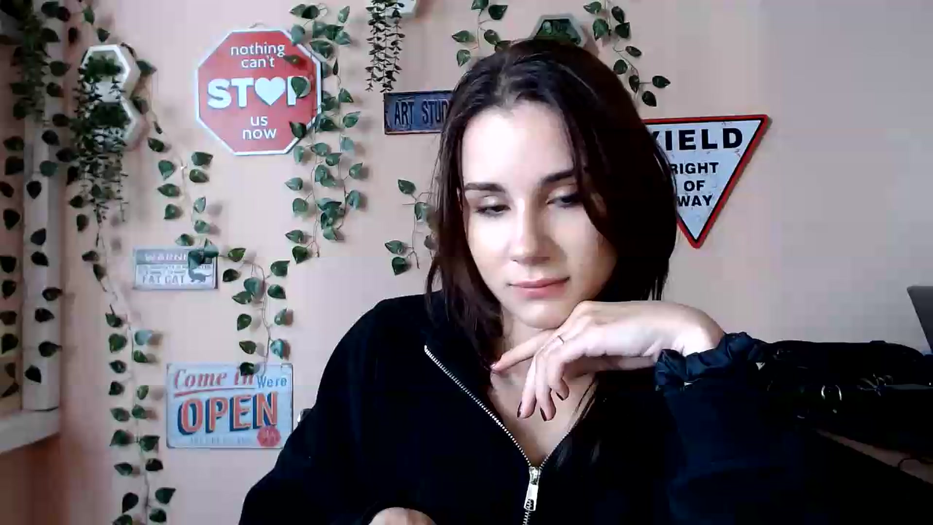 Gallery image thumbnail from Sangria_'s myfreecams stream on, 08/19/2026, 15:59 image 1 of 20