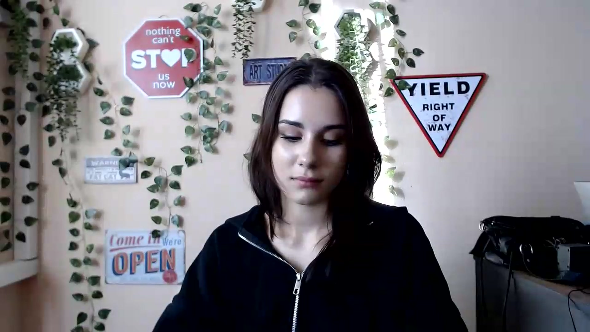 Gallery image thumbnail from Sangria_'s myfreecams stream on, 08/19/2026, 15:59 image 3 of 20