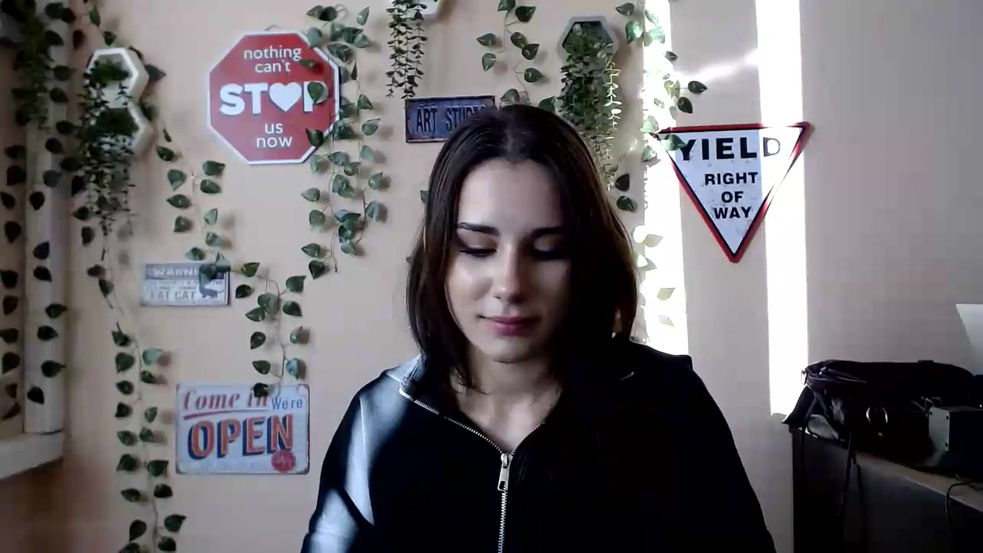 Gallery image thumbnail from Sangria_'s myfreecams stream on, 08/19/2026, 15:59 image 20 of 20