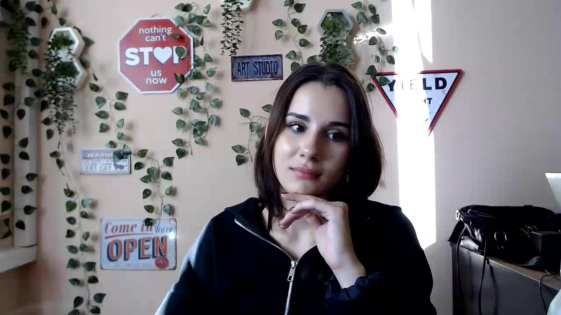 Gallery image thumbnail from Sangria_'s myfreecams stream on, 08/19/2026, 15:59 image 15 of 20
