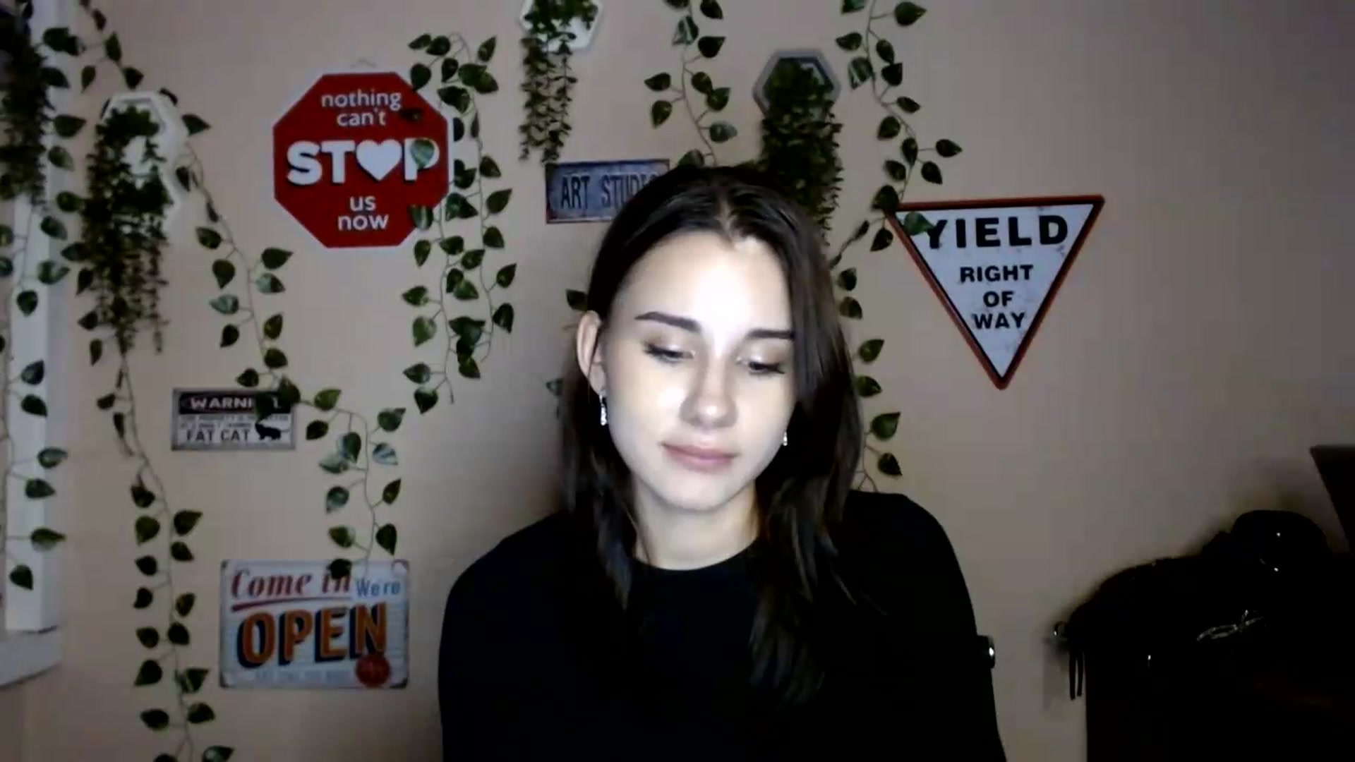 Gallery image thumbnail from Sangria_'s myfreecams stream on, 08/19/2026, 17:51 image 17 of 20
