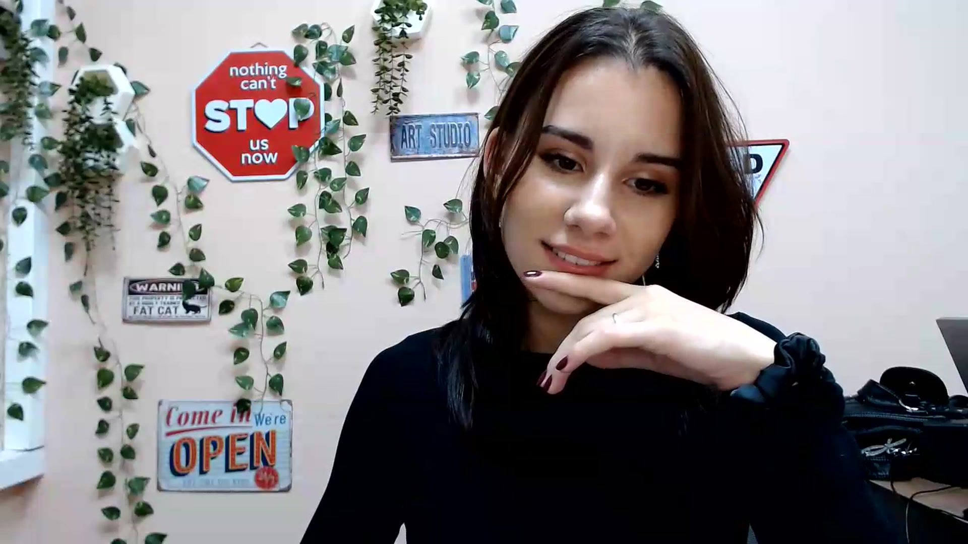 Gallery image thumbnail from Sangria_'s myfreecams stream on, 08/19/2026, 18:22 image 18 of 20