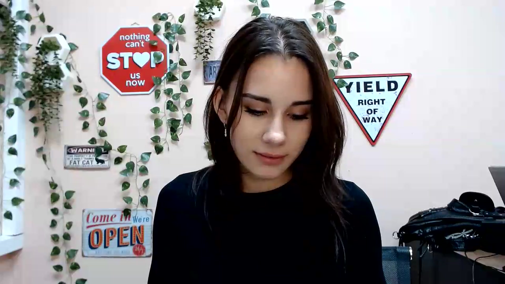 Gallery image thumbnail from Sangria_'s myfreecams stream on, 08/19/2026, 18:22 image 17 of 20