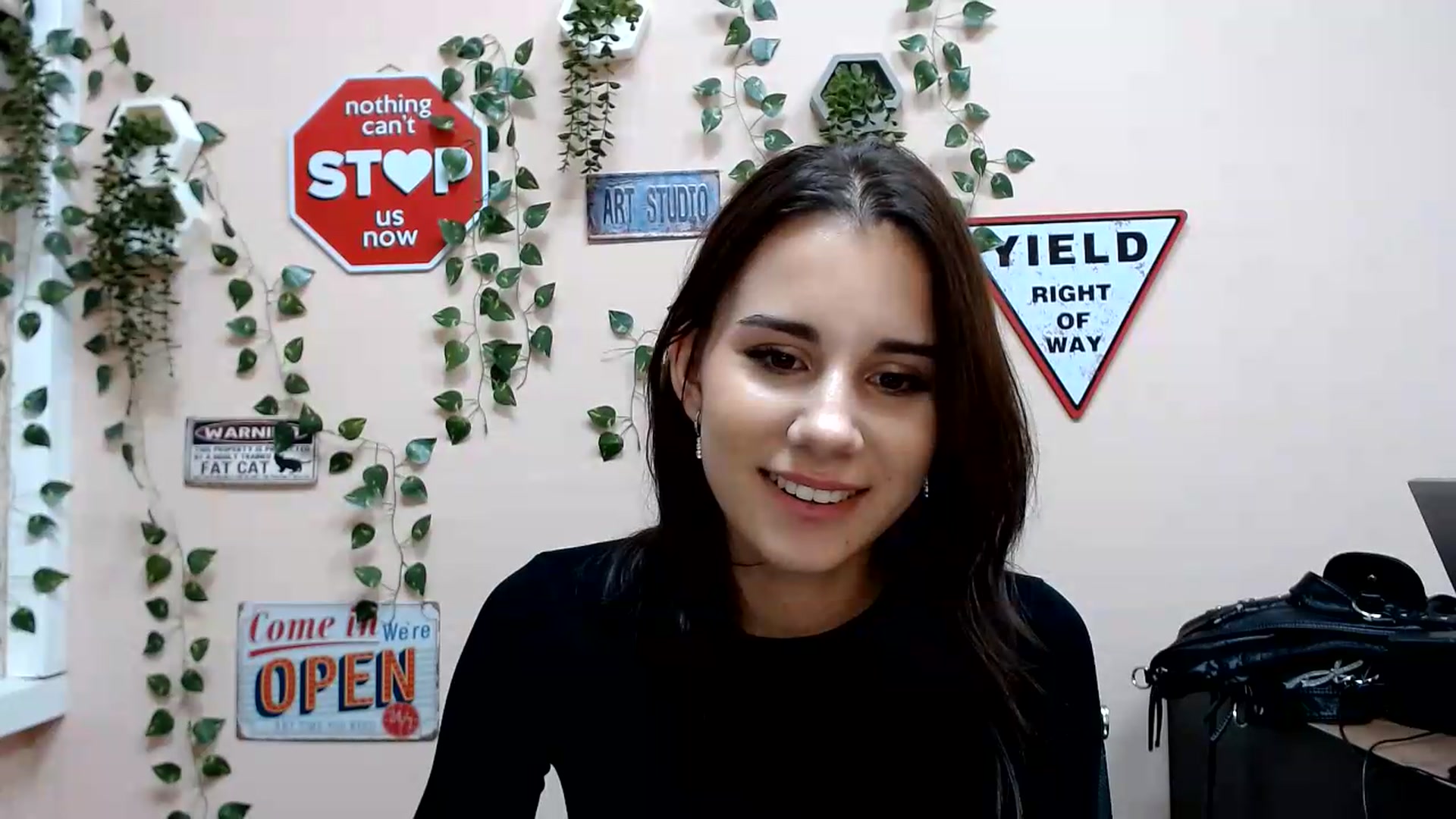 Gallery image thumbnail from Sangria_'s myfreecams stream on, 08/19/2026, 18:22 image 14 of 20