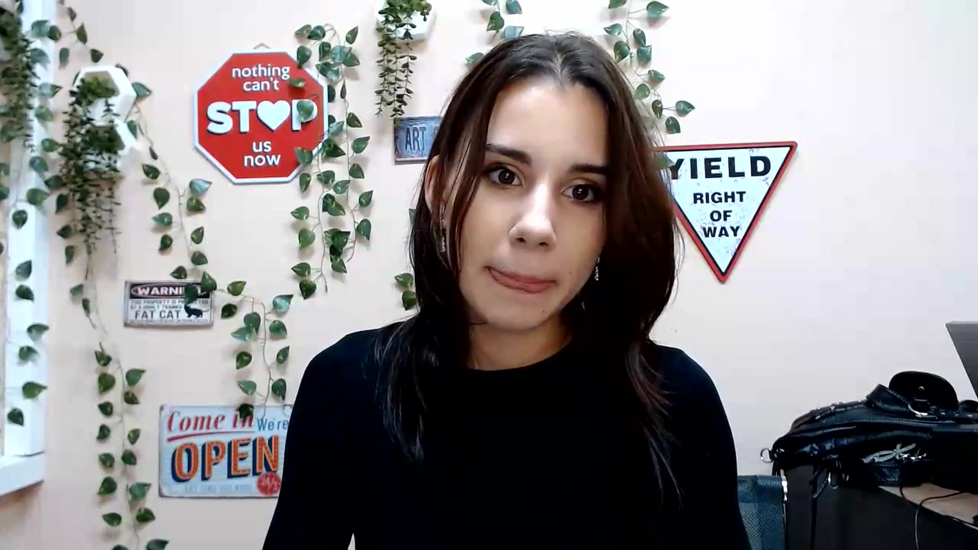 Gallery image thumbnail from Sangria_'s myfreecams stream on, 08/19/2026, 18:22 image 19 of 20