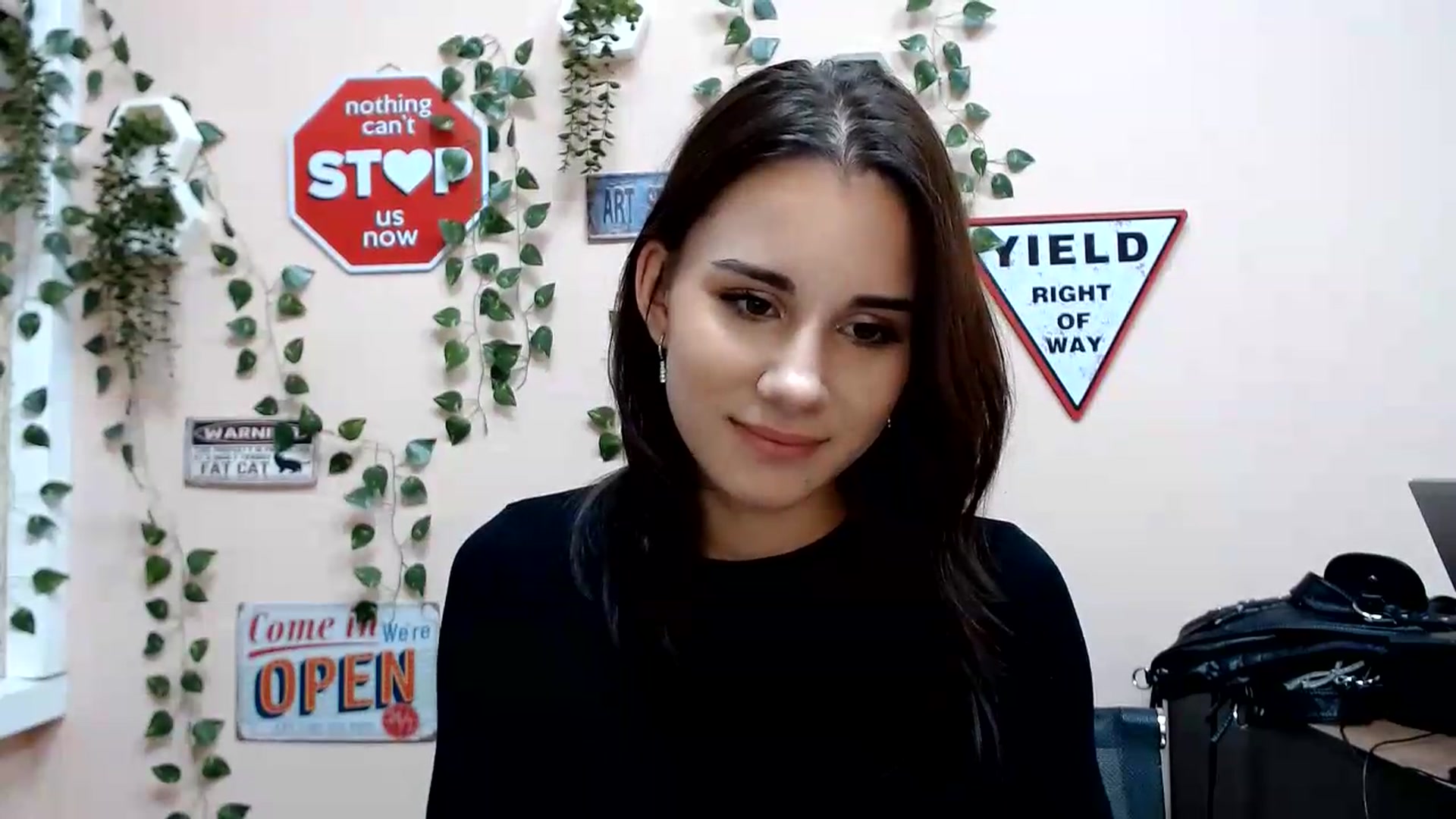 Gallery image thumbnail from Sangria_'s myfreecams stream on, 08/19/2026, 18:22 image 9 of 20