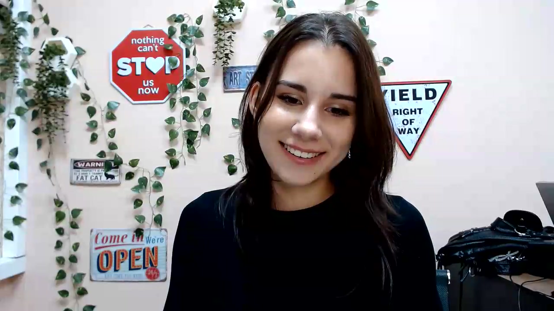Gallery image thumbnail from Sangria_'s myfreecams stream on, 08/19/2026, 18:22 image 16 of 20