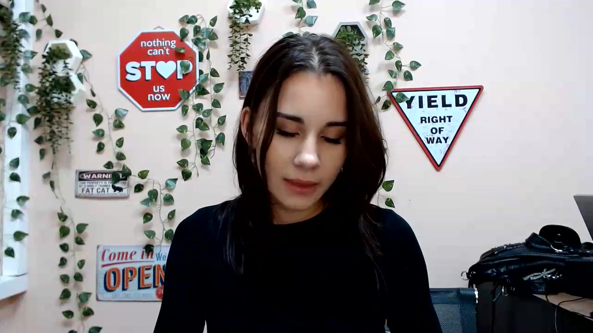 Gallery image thumbnail from Sangria_'s myfreecams stream on, 08/19/2026, 18:22 image 20 of 20
