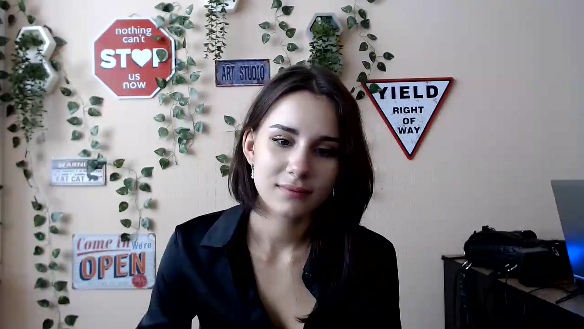 Gallery image thumbnail from Sangria_'s myfreecams stream on, 08/20/2026, 15:24 image 17 of 20