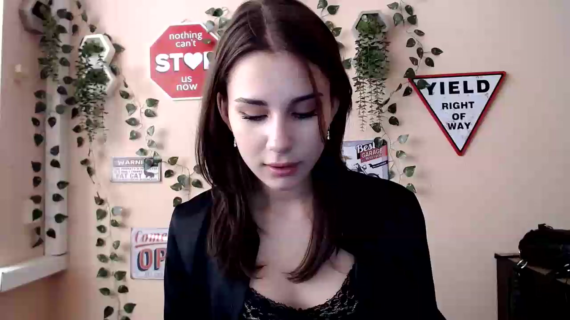 Gallery image thumbnail from Sangria_'s myfreecams stream on, 08/20/2026, 16:41 image 12 of 20