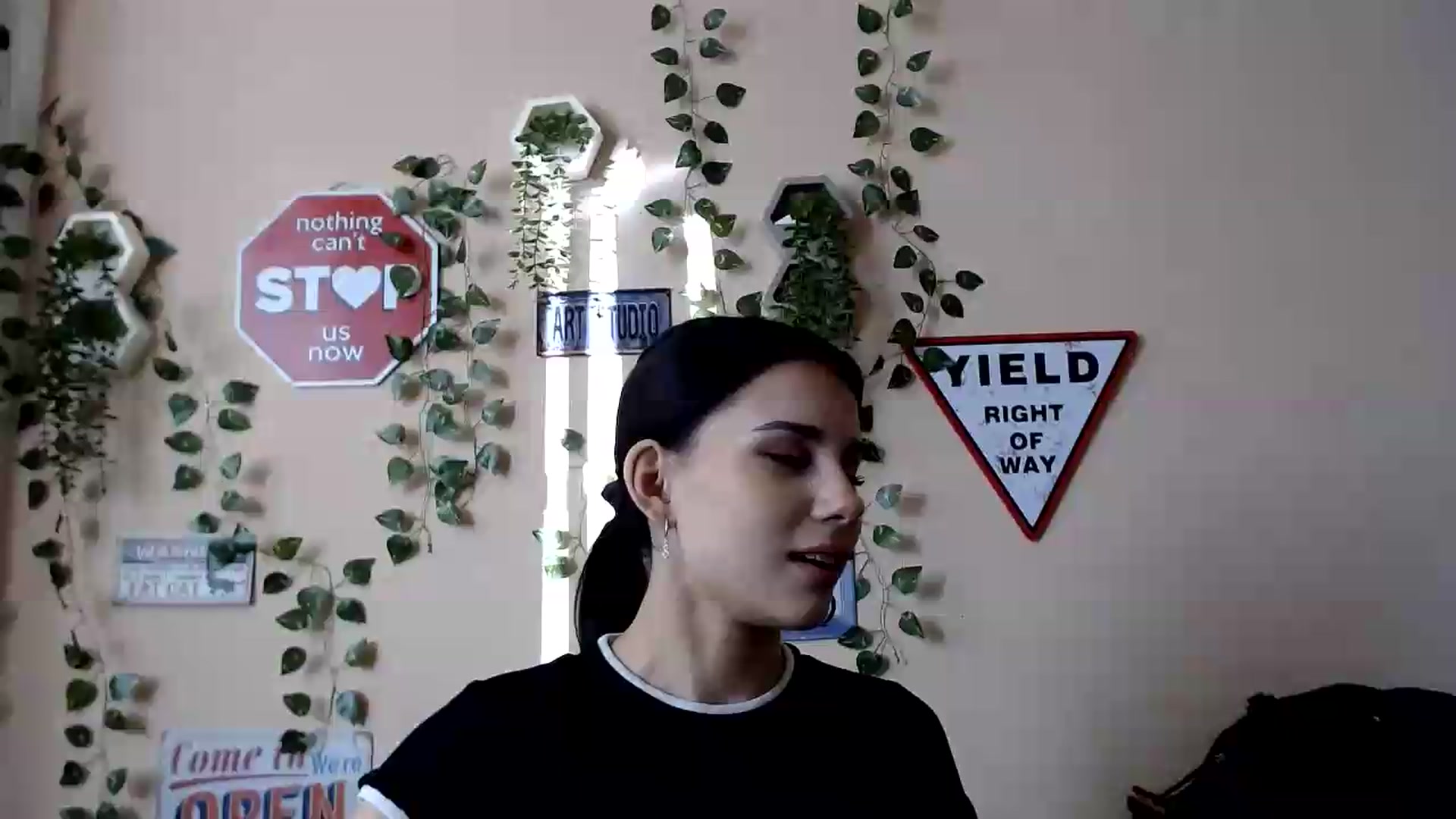 Gallery image thumbnail from Sangria_'s myfreecams stream on, 08/24/2026, 15:33 image 1 of 20