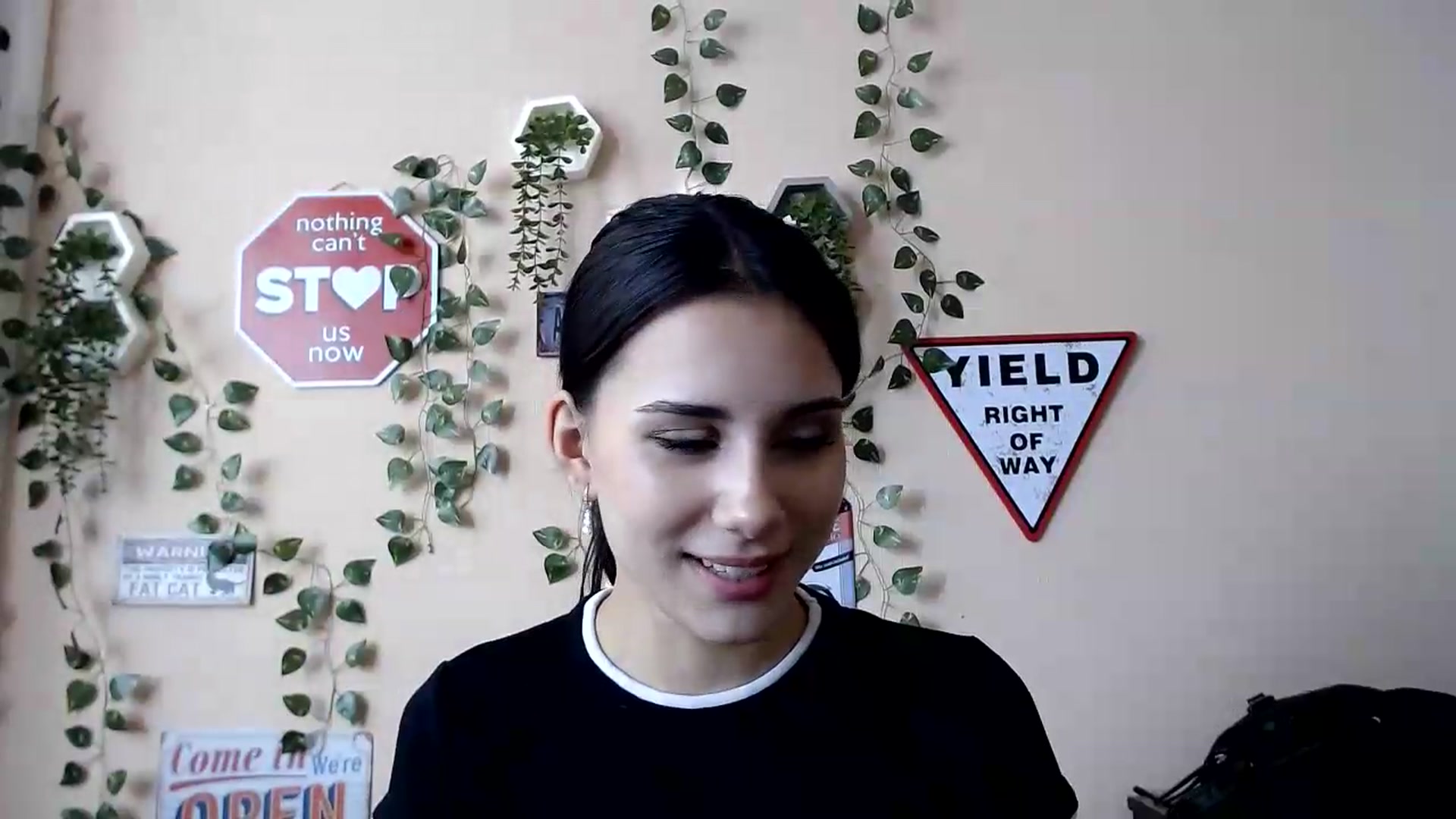 Gallery image thumbnail from Sangria_'s myfreecams stream on, 08/24/2026, 15:33 image 16 of 20
