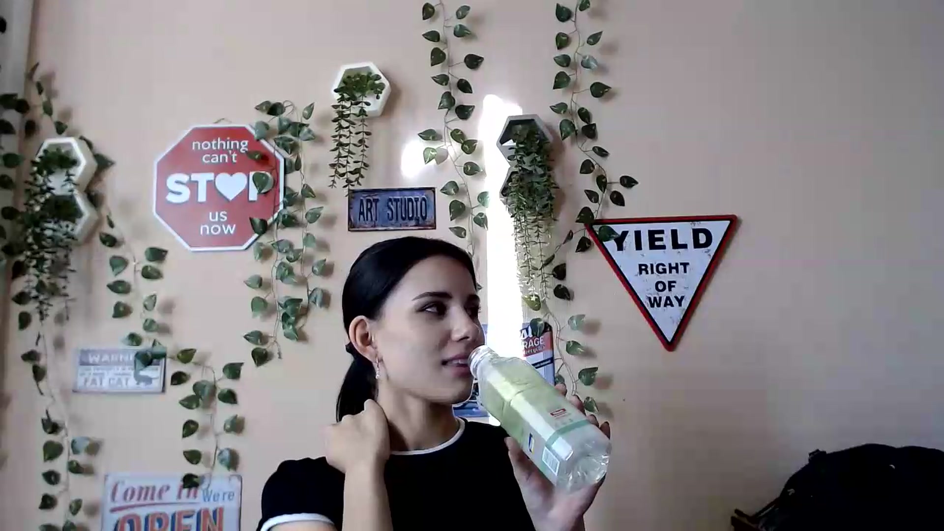 Gallery image thumbnail from Sangria_'s myfreecams stream on, 08/24/2026, 15:33 image 20 of 20