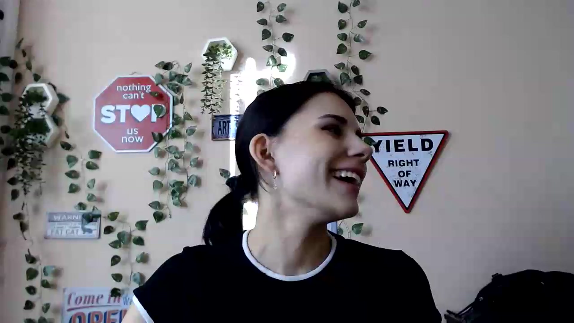 Gallery image thumbnail from Sangria_'s myfreecams stream on, 08/24/2026, 15:33 image 10 of 20