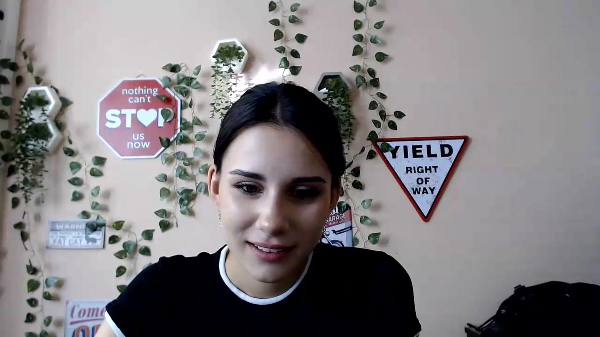 Gallery image thumbnail from Sangria_'s myfreecams stream on, 08/24/2026, 15:33 image 4 of 20