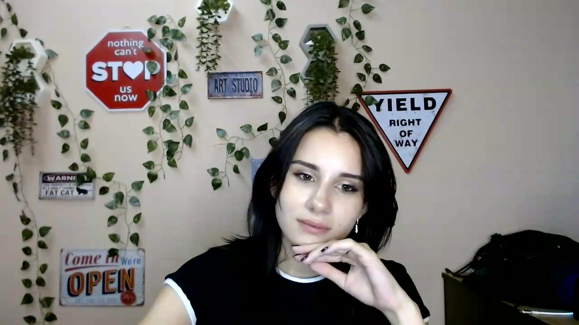 Gallery image thumbnail from Sangria_'s myfreecams stream on, 08/24/2026, 18:21 image 15 of 20