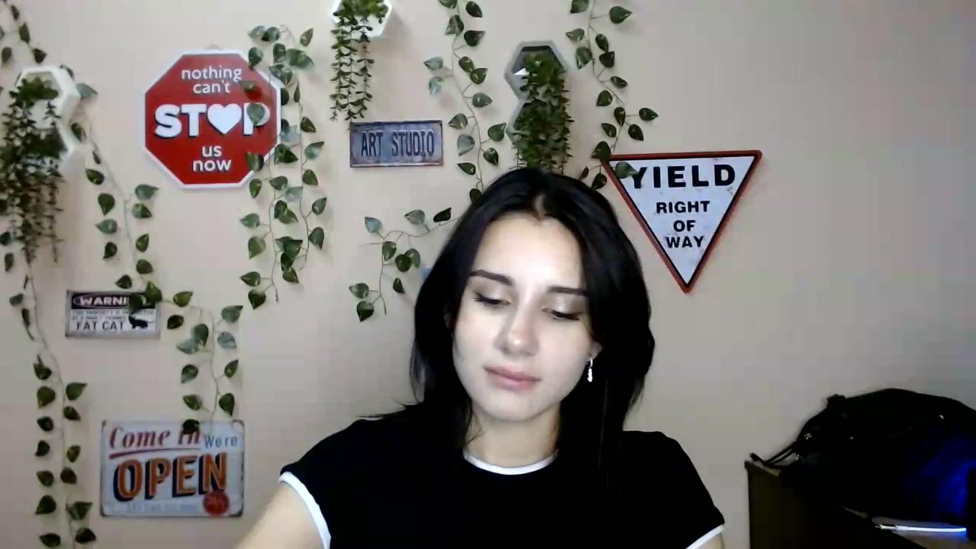 Gallery image thumbnail from Sangria_'s myfreecams stream on, 08/24/2026, 18:21 image 16 of 20