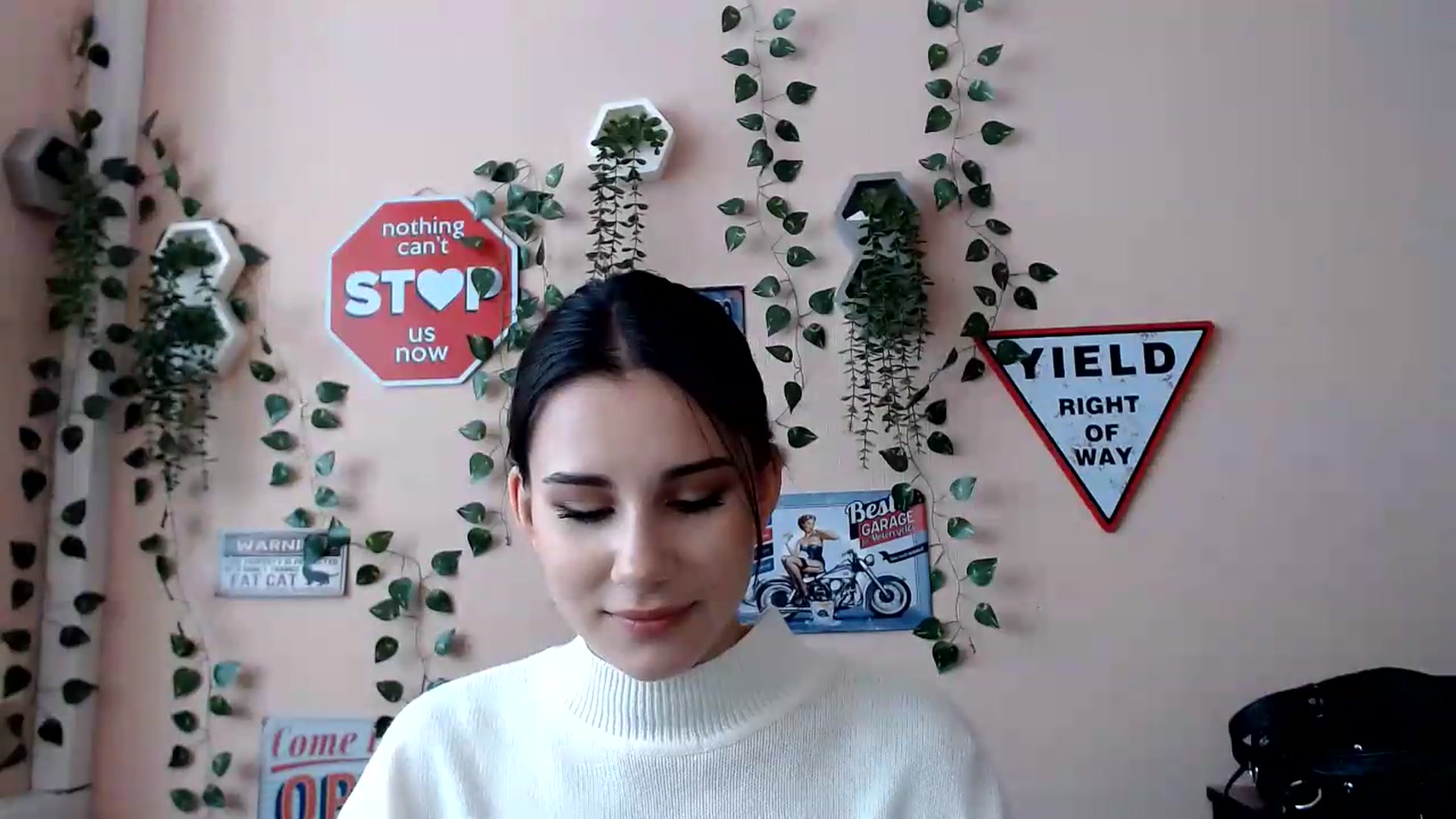 Gallery image thumbnail from Sangria_'s myfreecams stream on, 08/27/2026, 12:49 image 19 of 20
