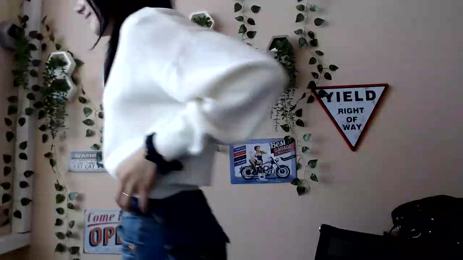 Gallery image thumbnail from Sangria_'s myfreecams stream on, 08/27/2026, 15:18 image 6 of 20