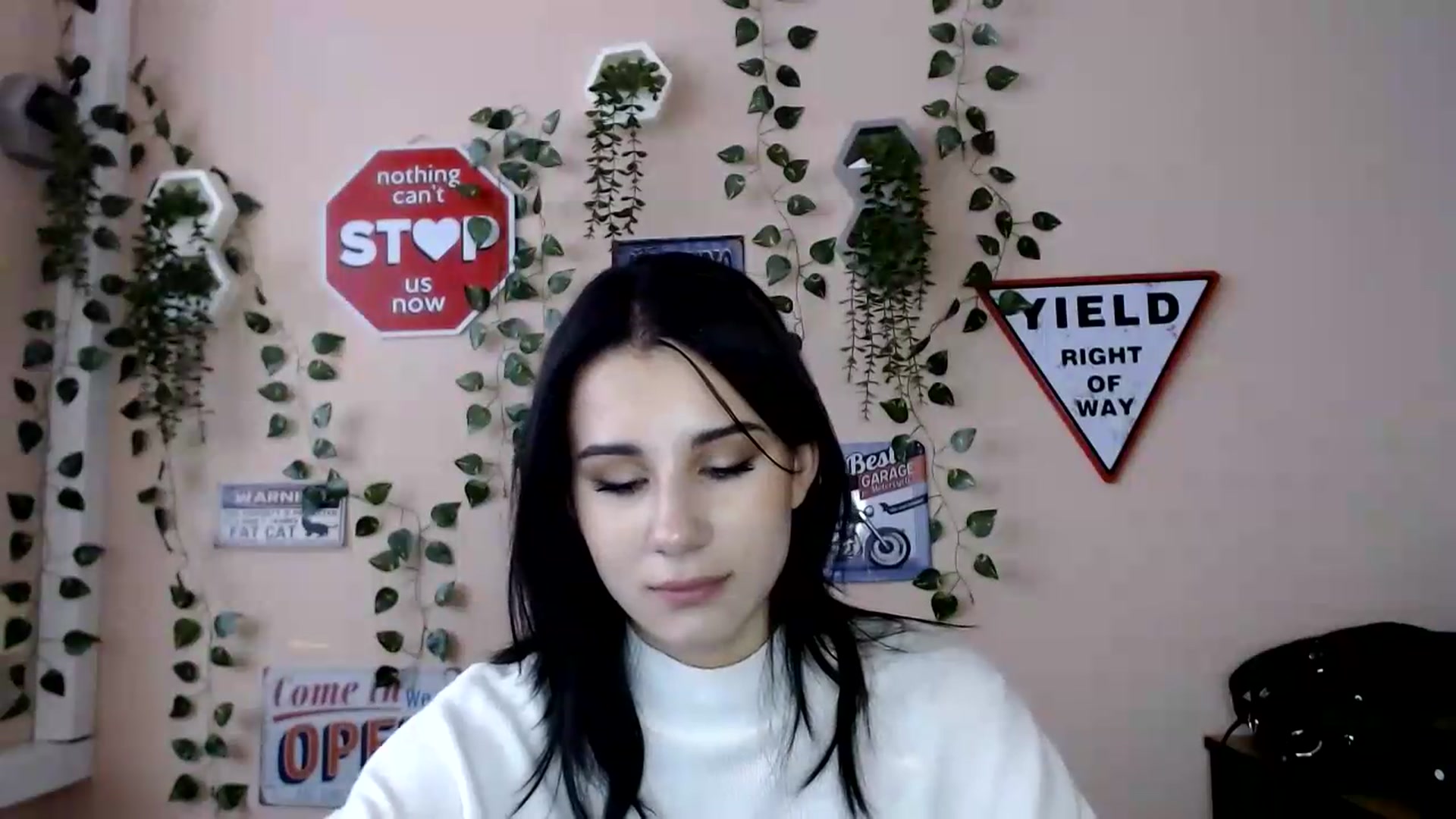 Gallery image thumbnail from Sangria_'s myfreecams stream on, 08/27/2026, 16:38 image 14 of 20