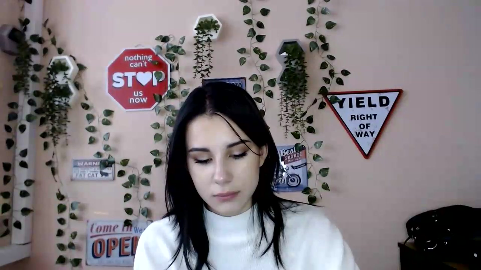 Gallery image thumbnail from Sangria_'s myfreecams stream on, 08/27/2026, 16:38 image 13 of 20