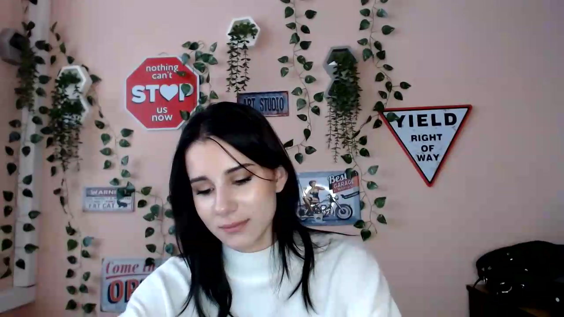 Gallery image thumbnail from Sangria_'s myfreecams stream on, 08/27/2026, 16:38 image 18 of 20