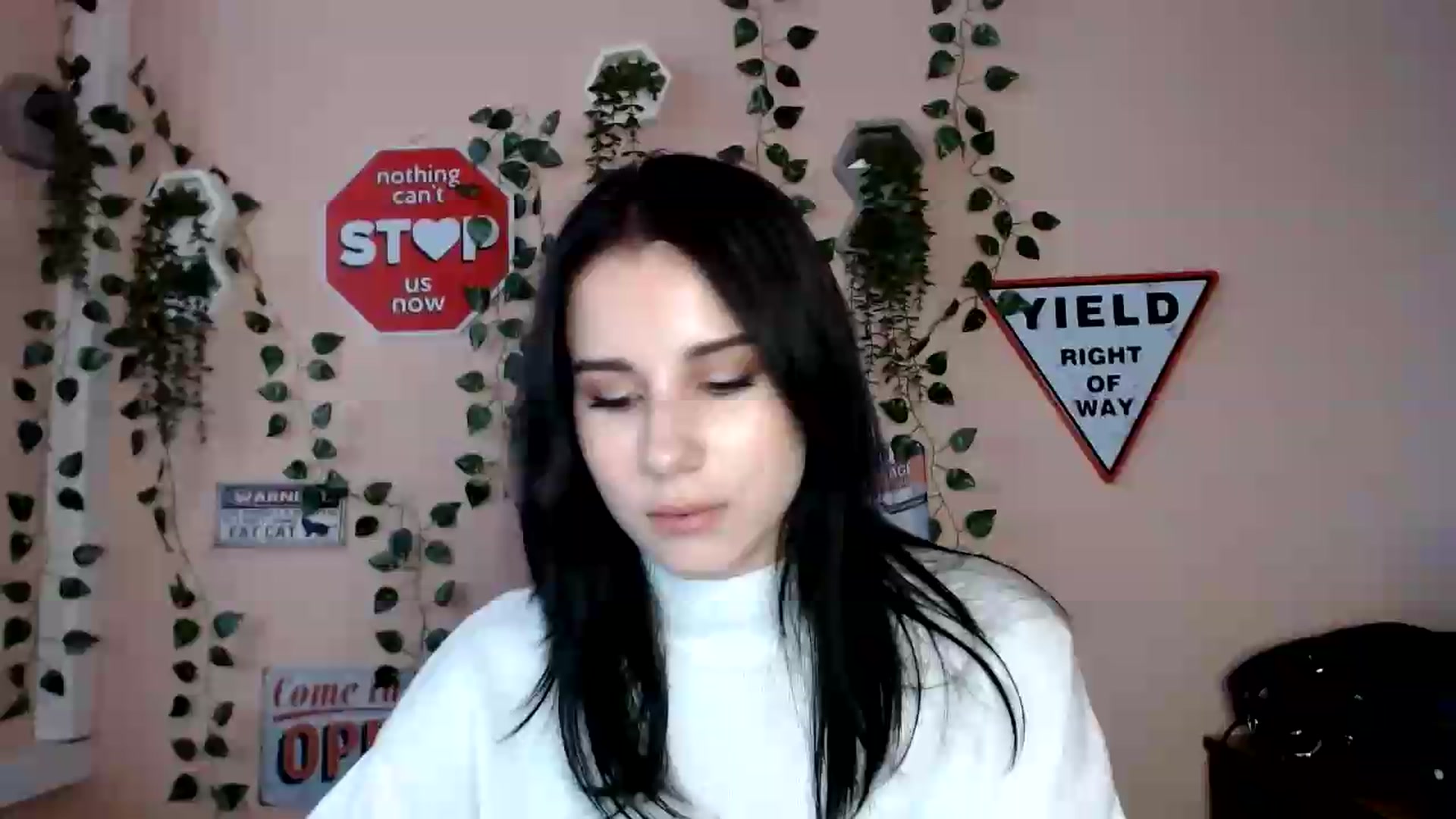 Gallery image thumbnail from Sangria_'s myfreecams stream on, 08/27/2026, 17:17 image 5 of 20
