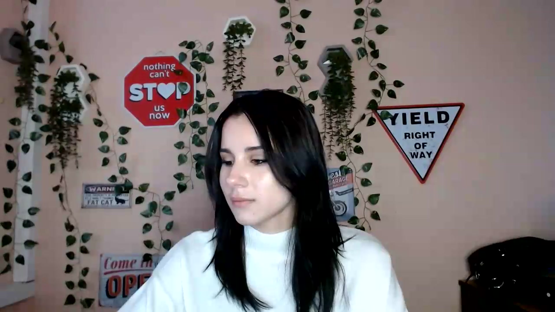 Gallery image thumbnail from Sangria_'s myfreecams stream on, 08/27/2026, 17:17 image 9 of 20