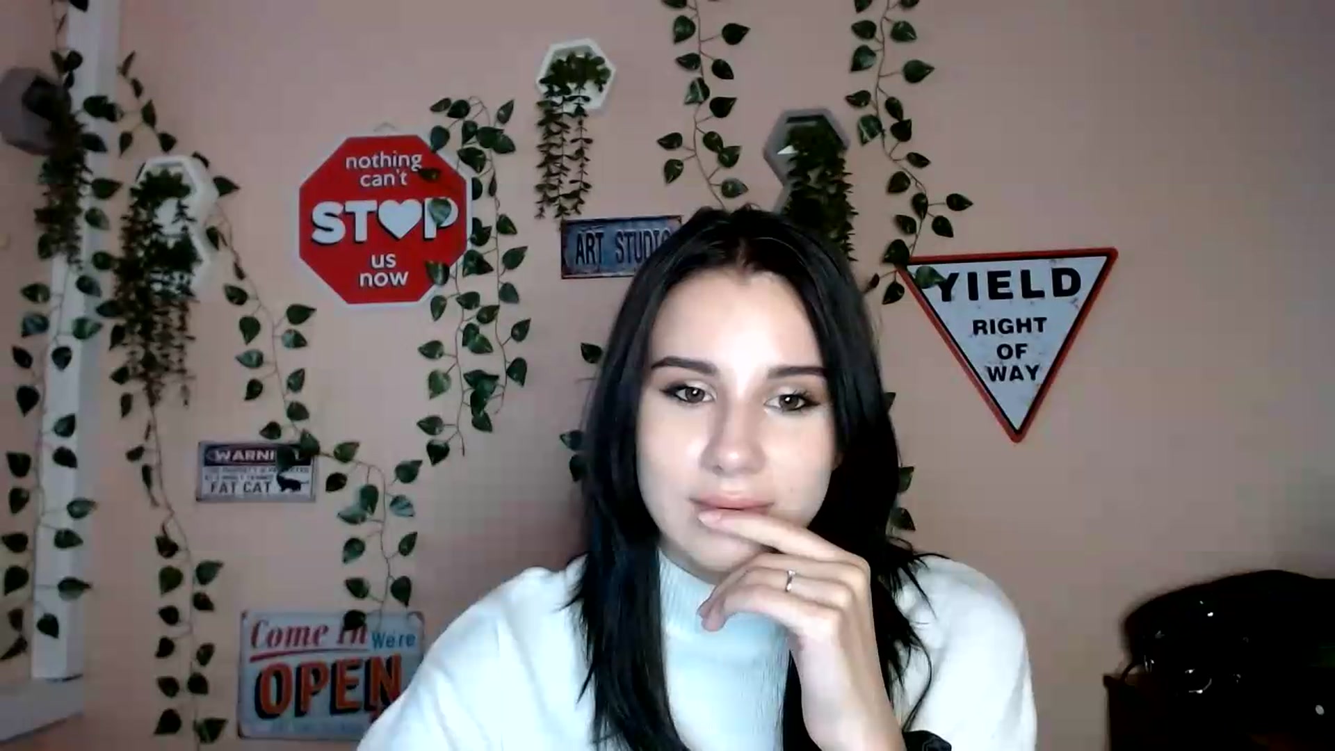 Gallery image thumbnail from Sangria_'s myfreecams stream on, 08/27/2026, 17:17 image 13 of 20