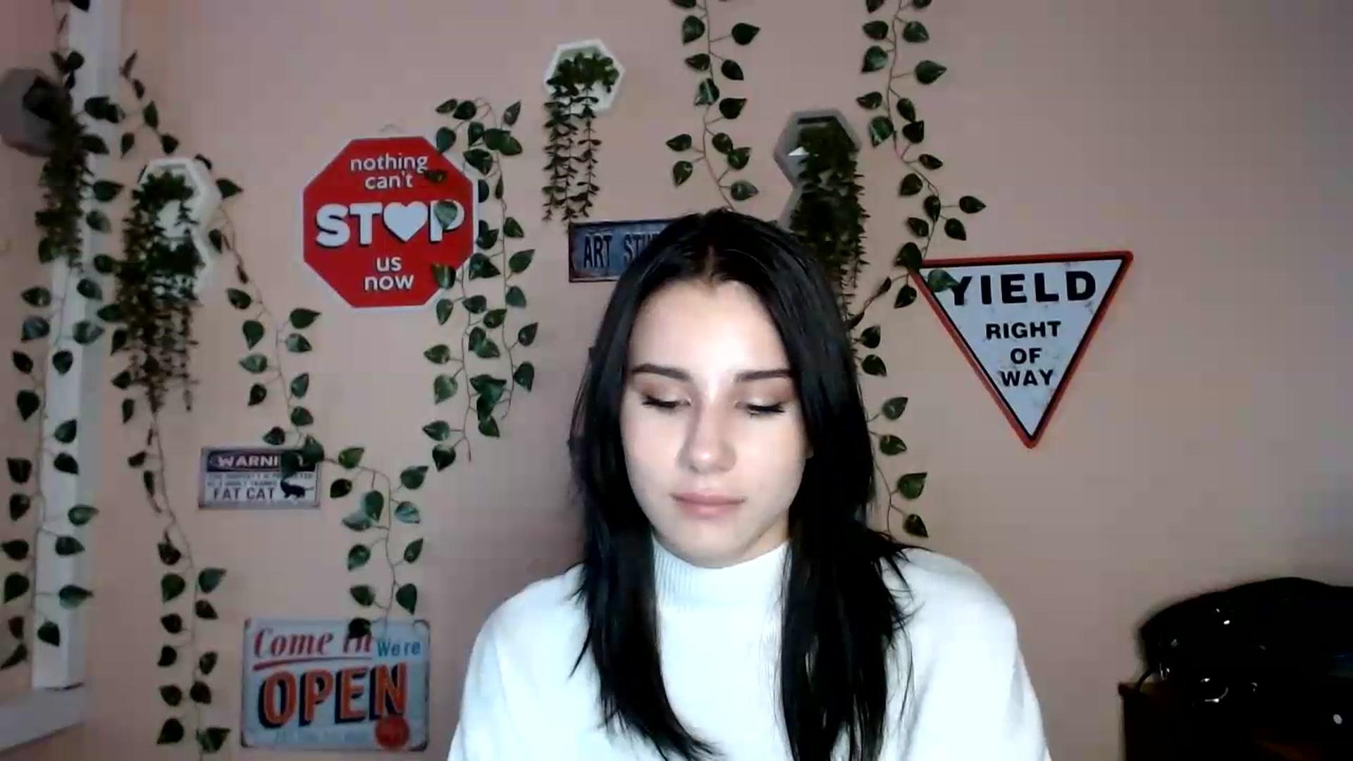 Gallery image thumbnail from Sangria_'s myfreecams stream on, 08/27/2026, 17:17 image 12 of 20
