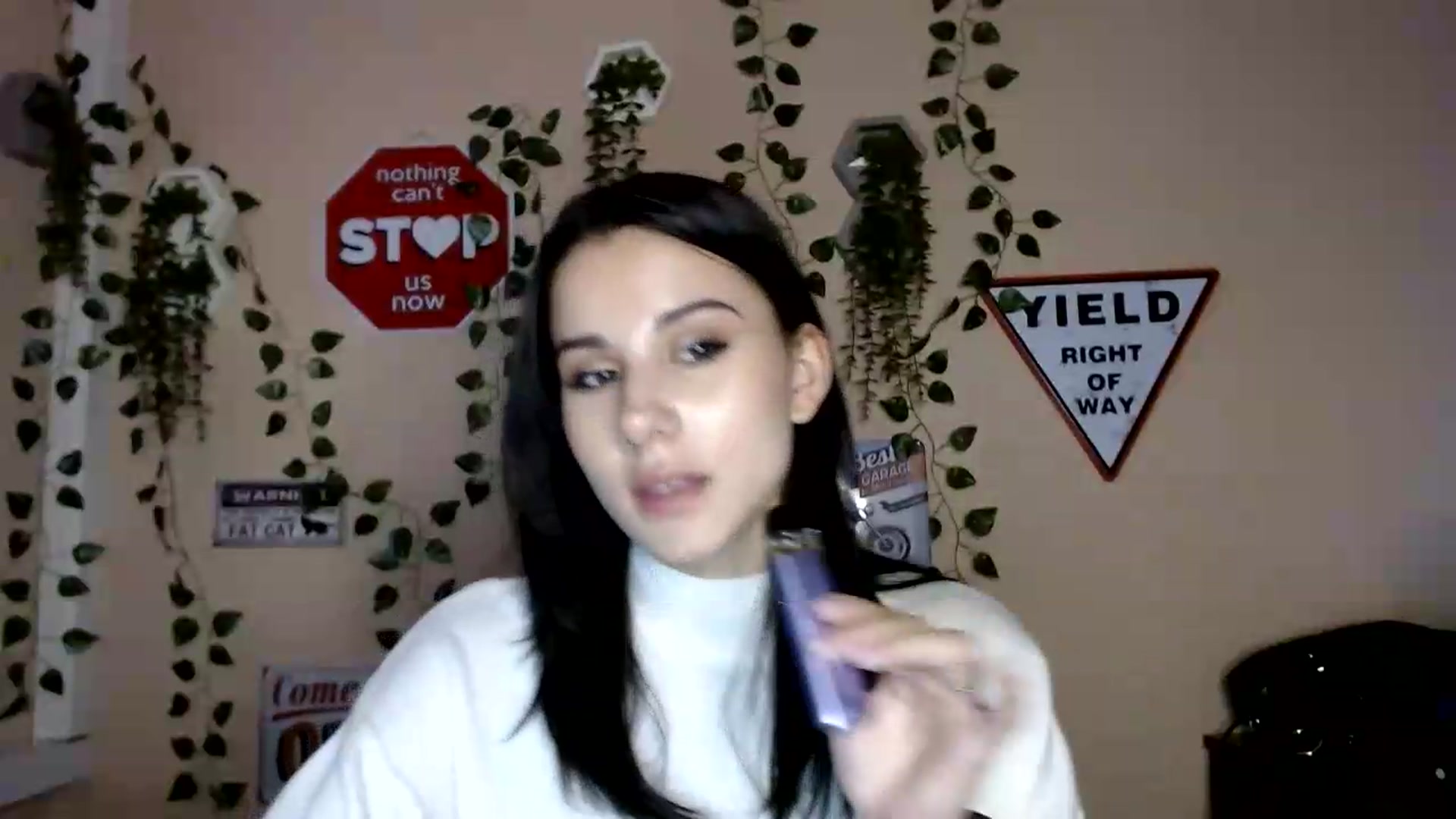 Gallery image thumbnail from Sangria_'s myfreecams stream on, 08/27/2026, 17:17 image 15 of 20