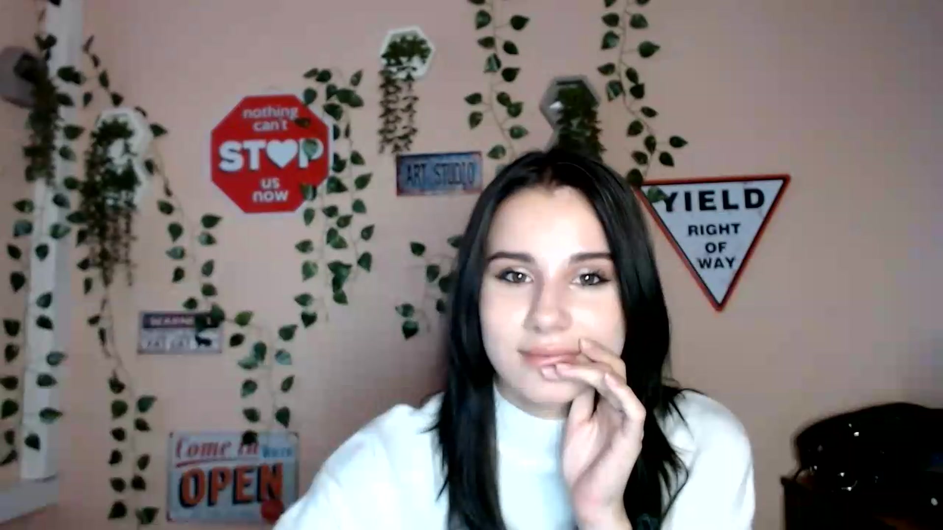 Gallery image thumbnail from Sangria_'s myfreecams stream on, 08/27/2026, 17:17 image 14 of 20