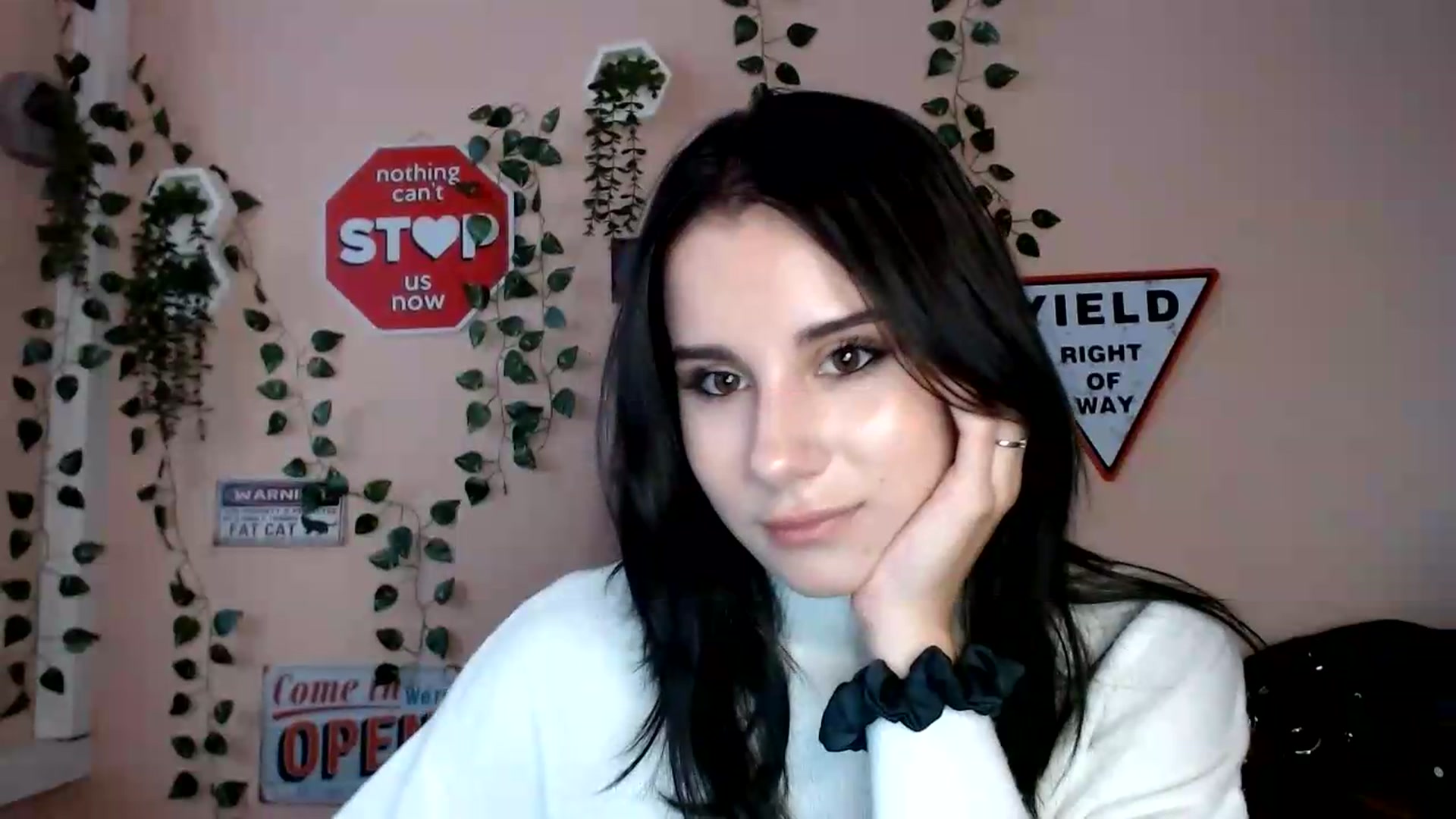 Gallery image thumbnail from Sangria_'s myfreecams stream on, 08/27/2026, 17:17 image 4 of 20