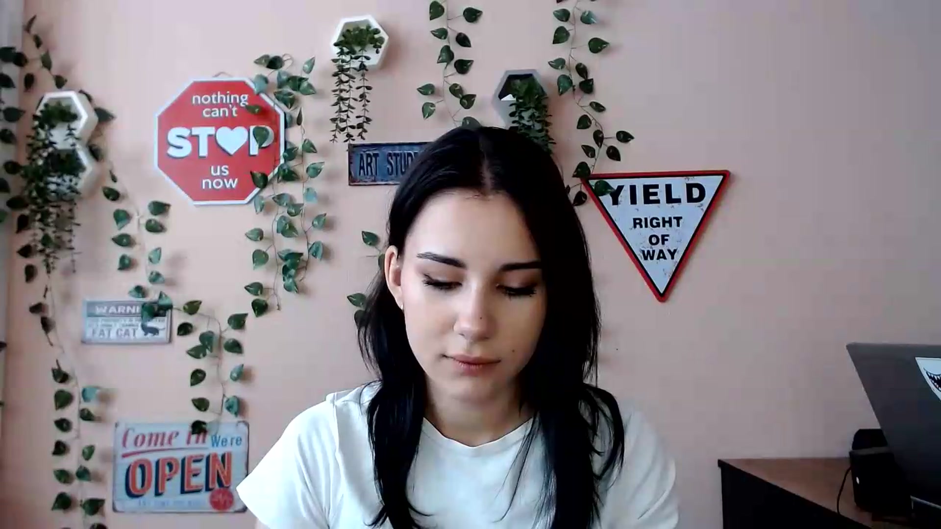 Gallery image thumbnail from Sangria_'s myfreecams stream on, 08/31/2026, 11:26 image 11 of 20